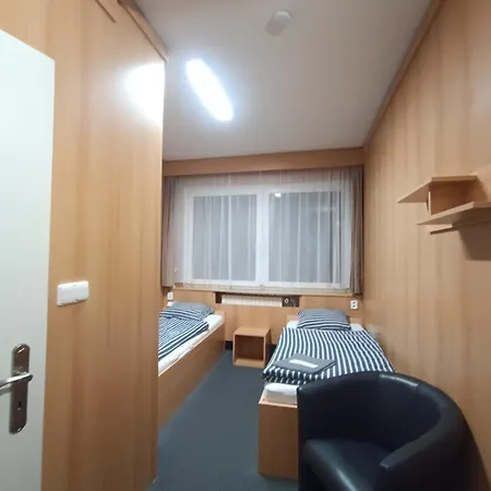 Hotel A Zimni Stadion 2*