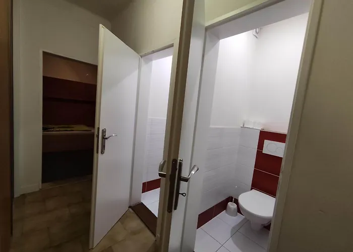 A Zimni Stadion فندق